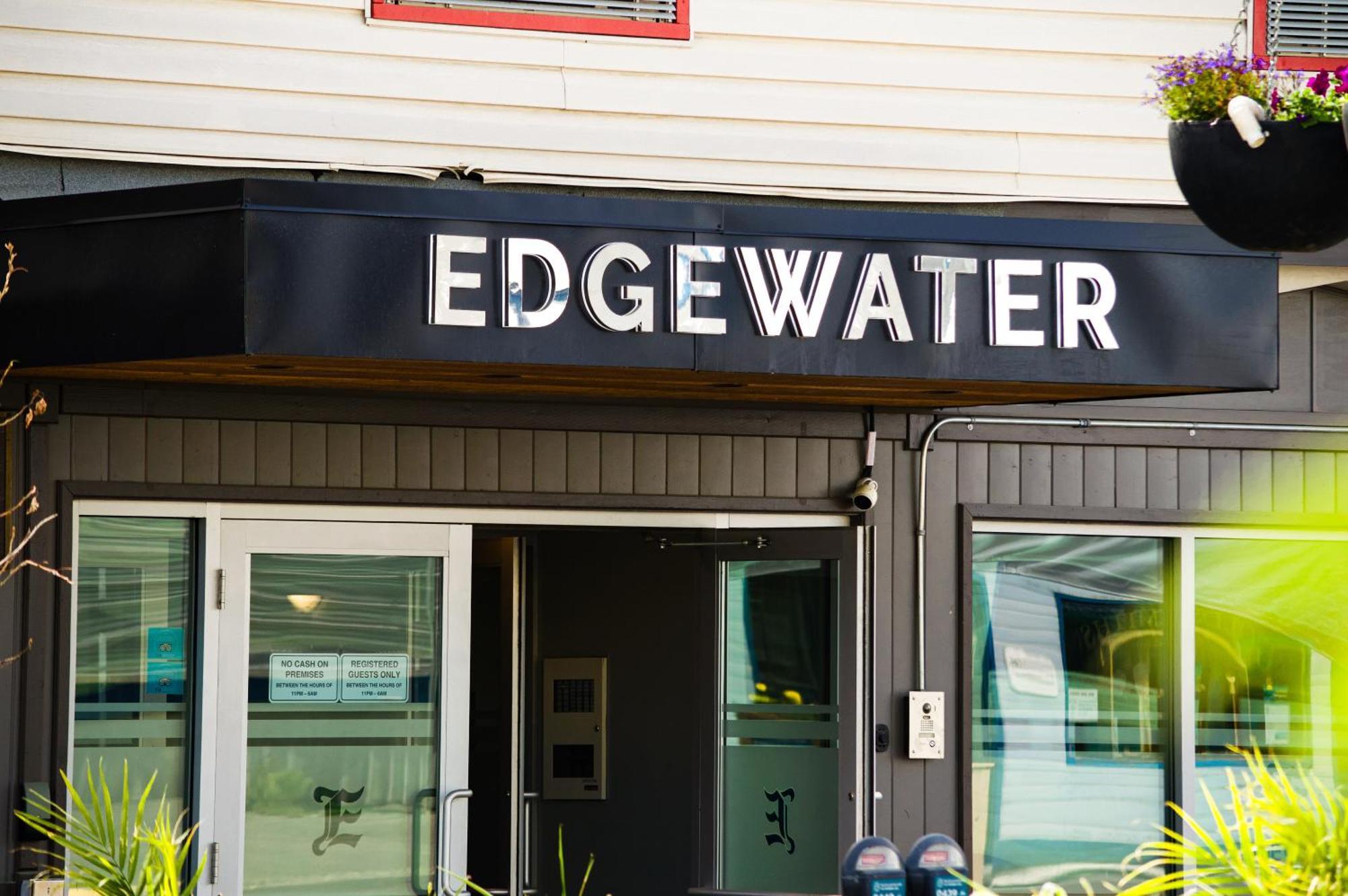 Edgewater Hotel Whitehorse Dış mekan fotoğraf